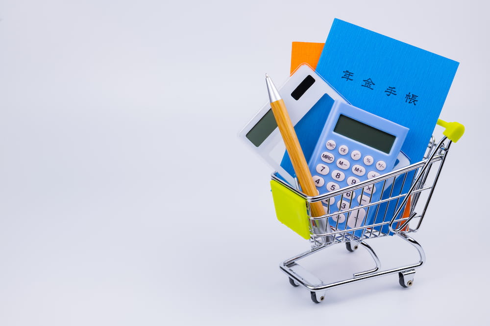 国民年金第3号被保険者の手続きに必要な年金手帳と電卓