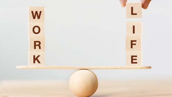 【社労士NEWS】多様な正社員制度とは？勤務地・職務・時間限定のメリットと導入の注意点