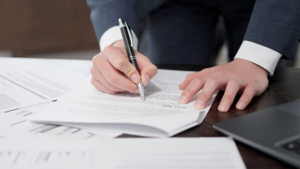 【社労士NEWS】雇用均等の是正指導が4.4万件！違反内容と企業が注意すべきポイント