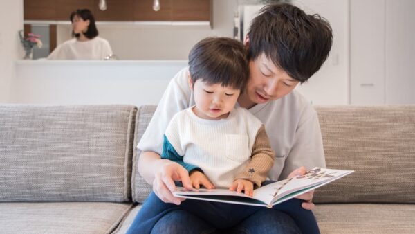 【社労士NEWS】男性育休取得率が過去最高40.5％に！産後パパ育休と支援制度を解説