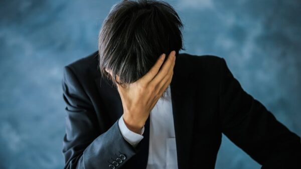 【社労士NEWS】精神障害の労災が過去最多1,055件！原因1位はパワハラ