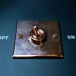 OFFとONの表示があるトグルスイッチ。つながらない権利、仕事とプライベートの切り替えをイメージ