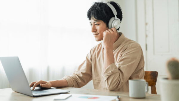 【社労士NEWS】テレワーク実施率24.6％で定着傾向！ハイブリッドワークの実態と導入ポイント