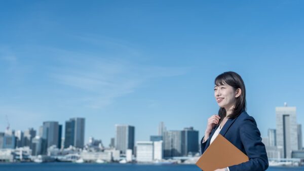 【社労士NEWS】女性活躍推進法に基づく情報公表｜男女間賃金差異と女性管理職比率