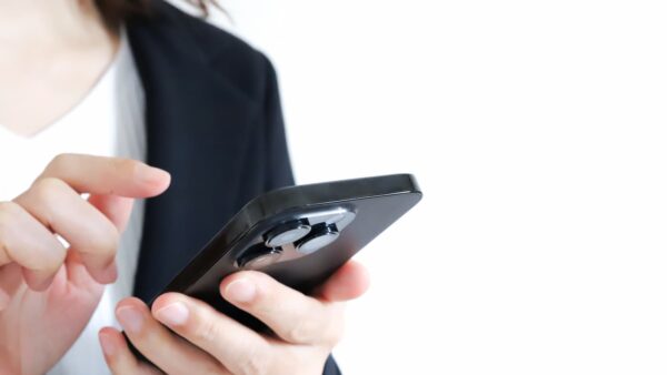 【社労士NEWS】SNS投稿に関する社内ルール｜就業規則・ガイドラインでの対策を解説